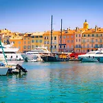 Gasdon - Golfe De St-tropez - - Dans Avec Piscine Bord De 盖辛