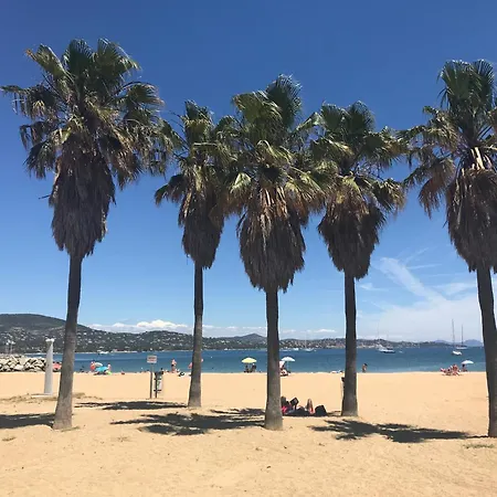 Gasdon - Golfe De St-tropez - - Dans Avec Piscine Bord De *