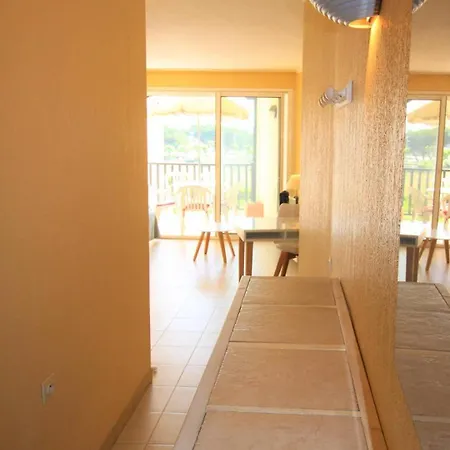 Gasdon - Golfe De St-tropez - - Dans Avec Piscine Bord De * 가신