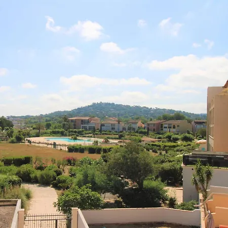 Gasdon - Golfe De St-tropez - - Dans Avec Piscine Bord De Apartament Gassin