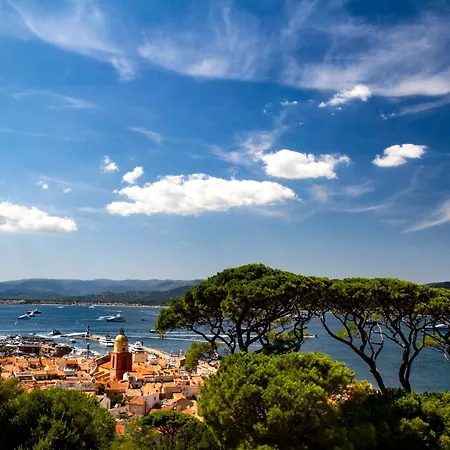Gasdon - Golfe De St-tropez - - Dans Avec Piscine Bord De Apartament *